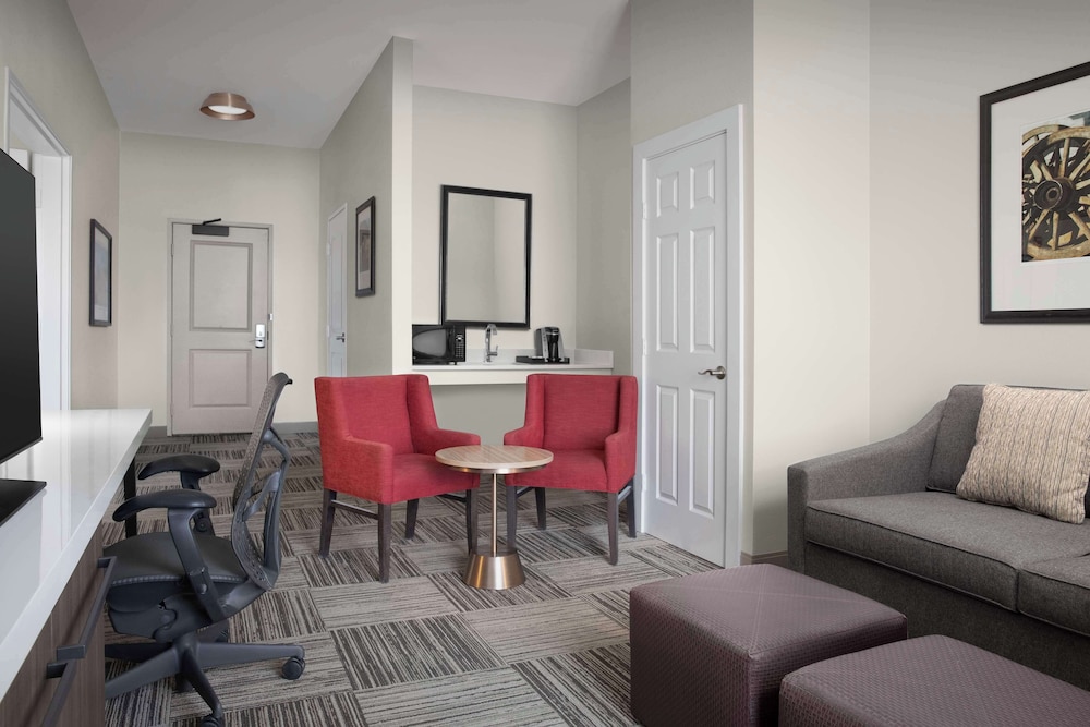 Suite, Accessible - Photo 5