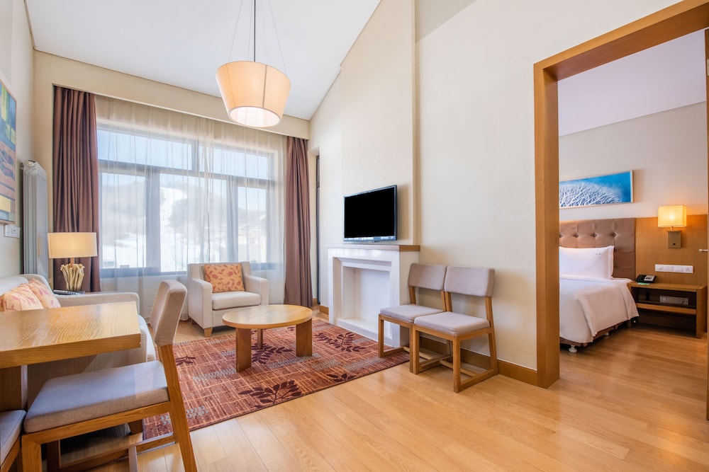 Suite, Balcony