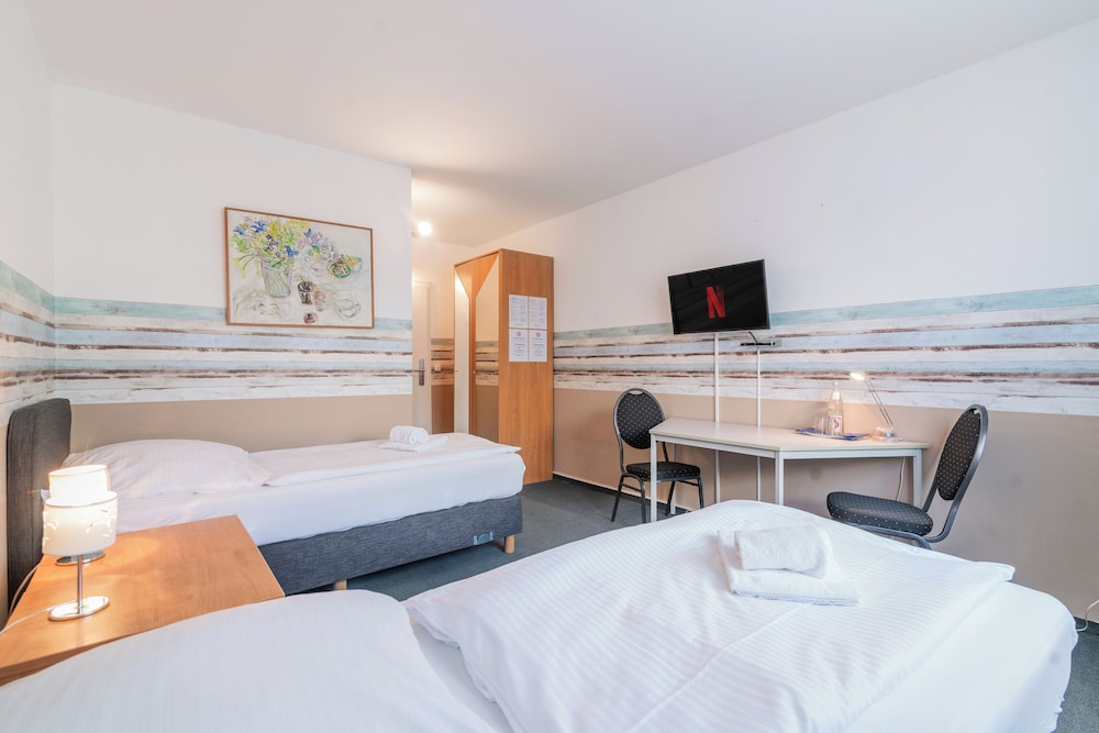 Basic Twin Room photo 3