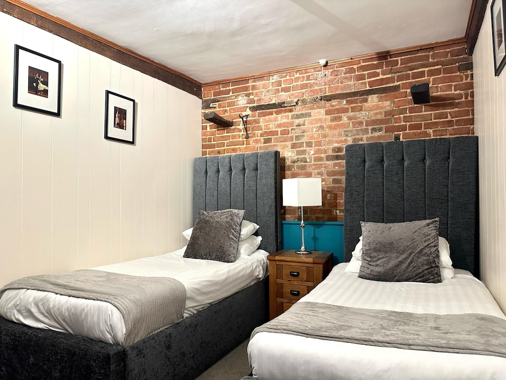 Standard Twin Room, Ensuite - Photo 3