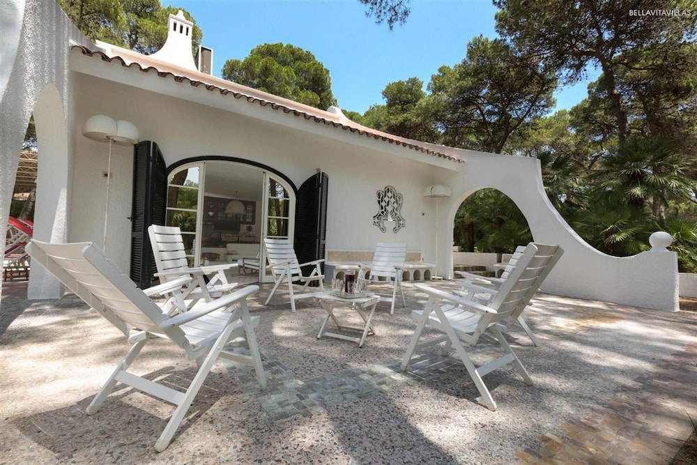 Villa photo 2