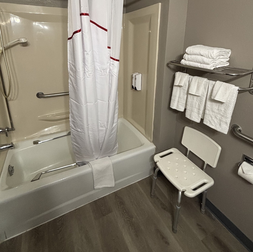 Superior Room, 1 King Bed, Accessible, Non Smoking - Photo 4