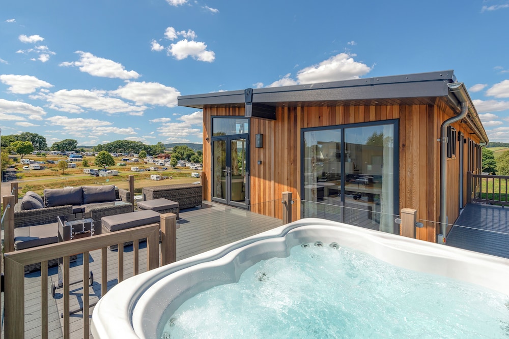 Luxury Chalet, Hot Tub photo 1