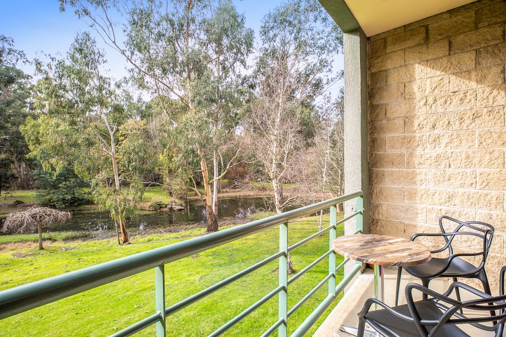 Studio, Jetted Tub, Lake View - Photo 6