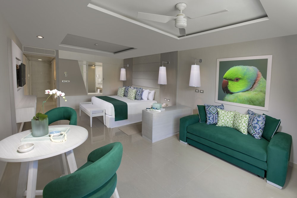 Deluxe Junior Suite Ocean View - Photo 3