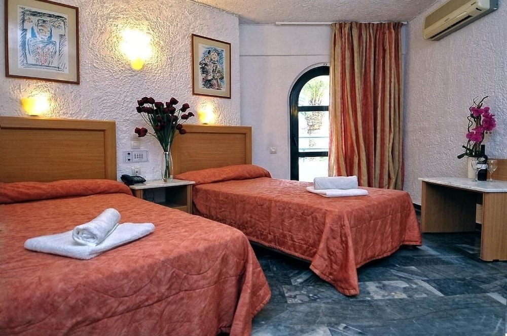 Economy Room, Garden View