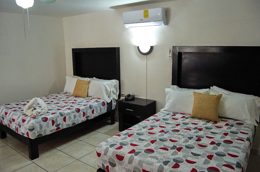 Deluxe Room, Multiple Beds photo 1