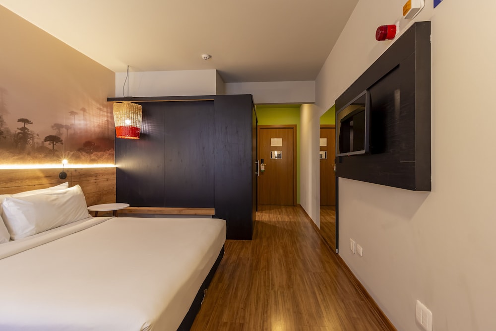 Deluxe Room, 1 Queen Bed - Photo 2