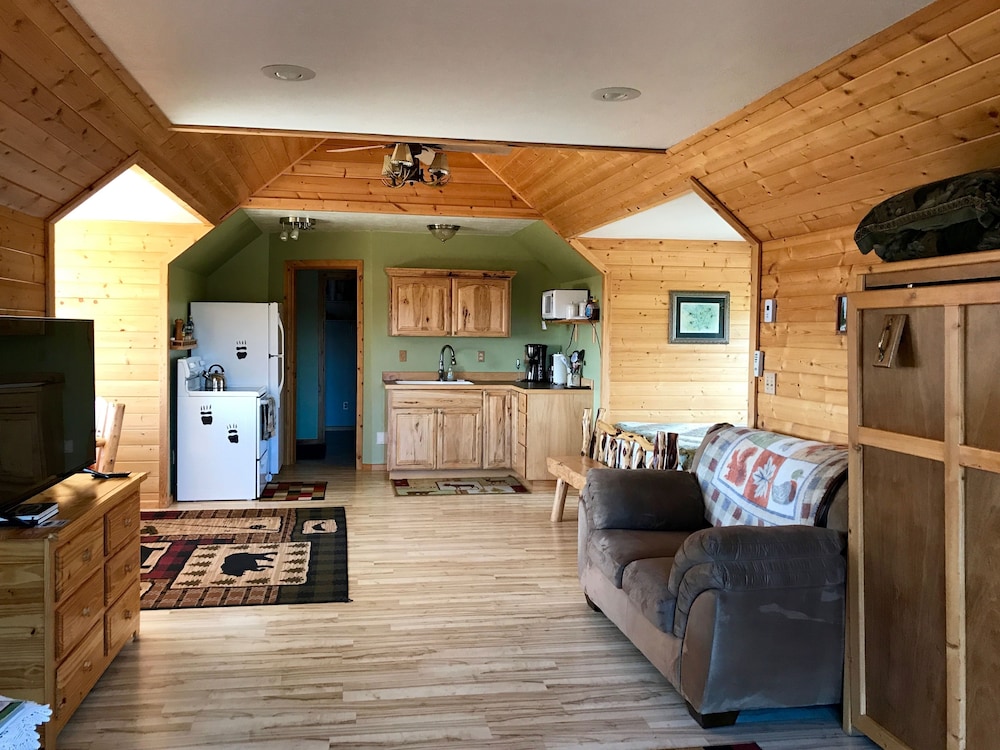 Comfort Apartment, 2 Queen Beds, Mountain View, Sea Facing photo 1