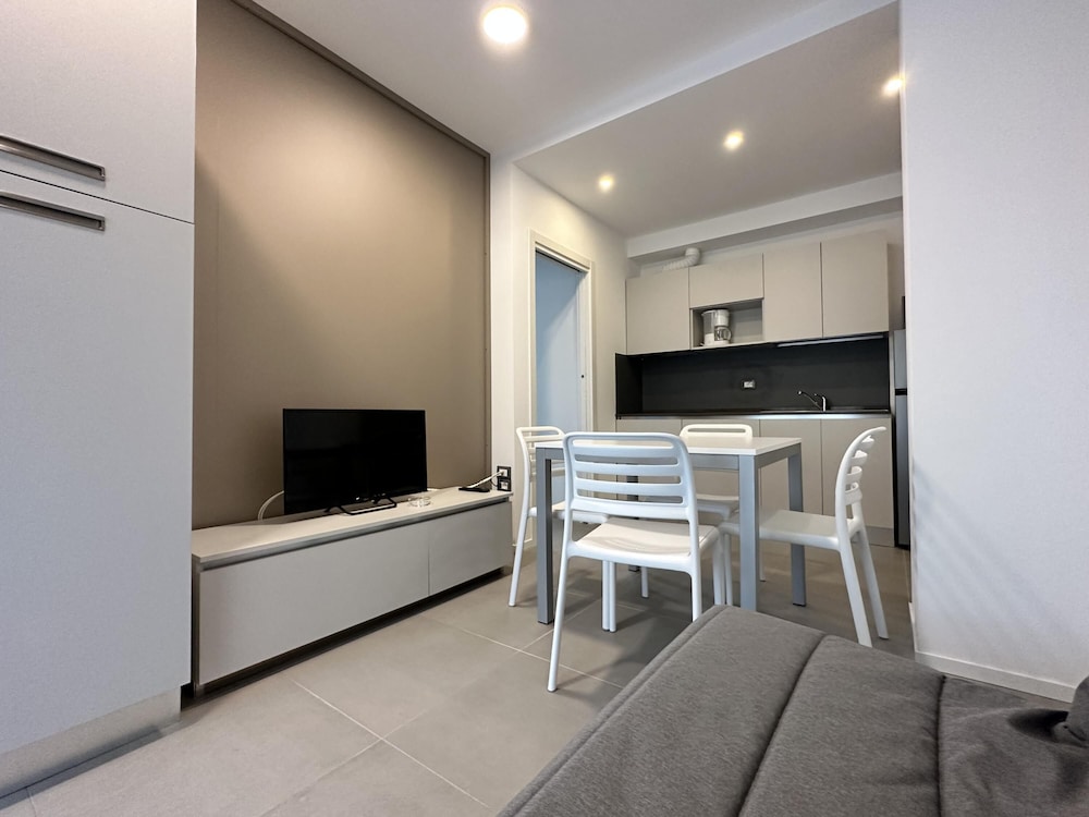 Apartment, Smoking