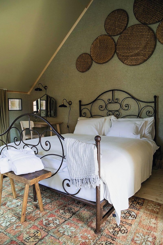 Family Quadruple Room, Partial Lake View