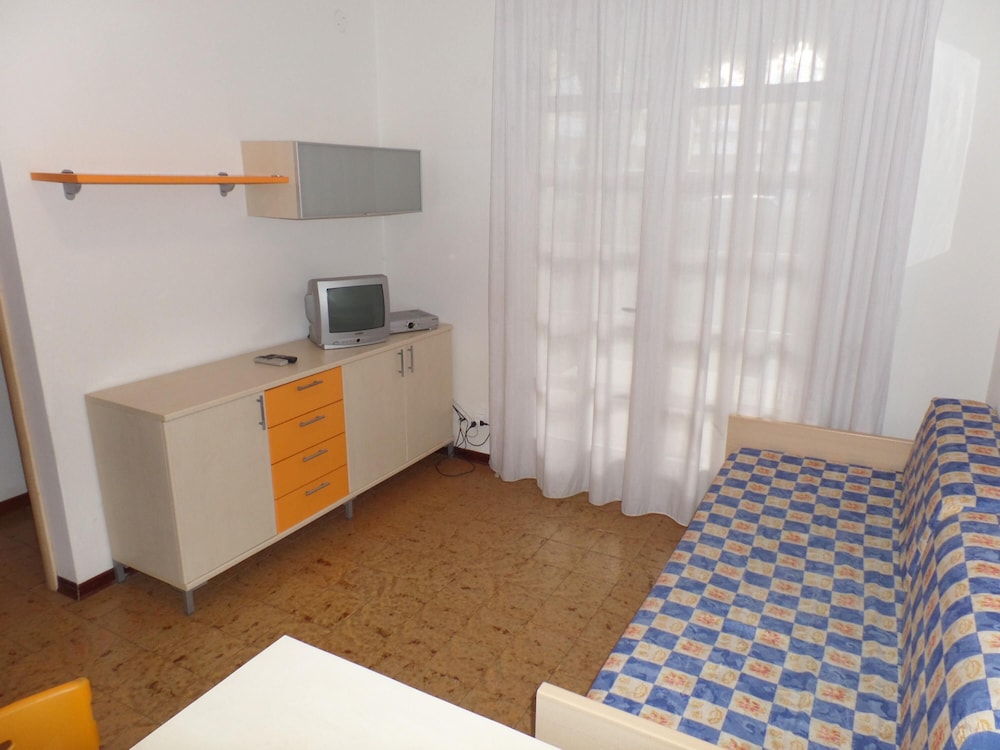 Apartment, Smoking