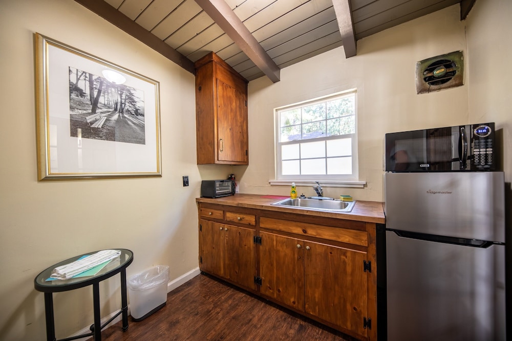 Standard Studio Suite, 1 King Bed, Kitchenette