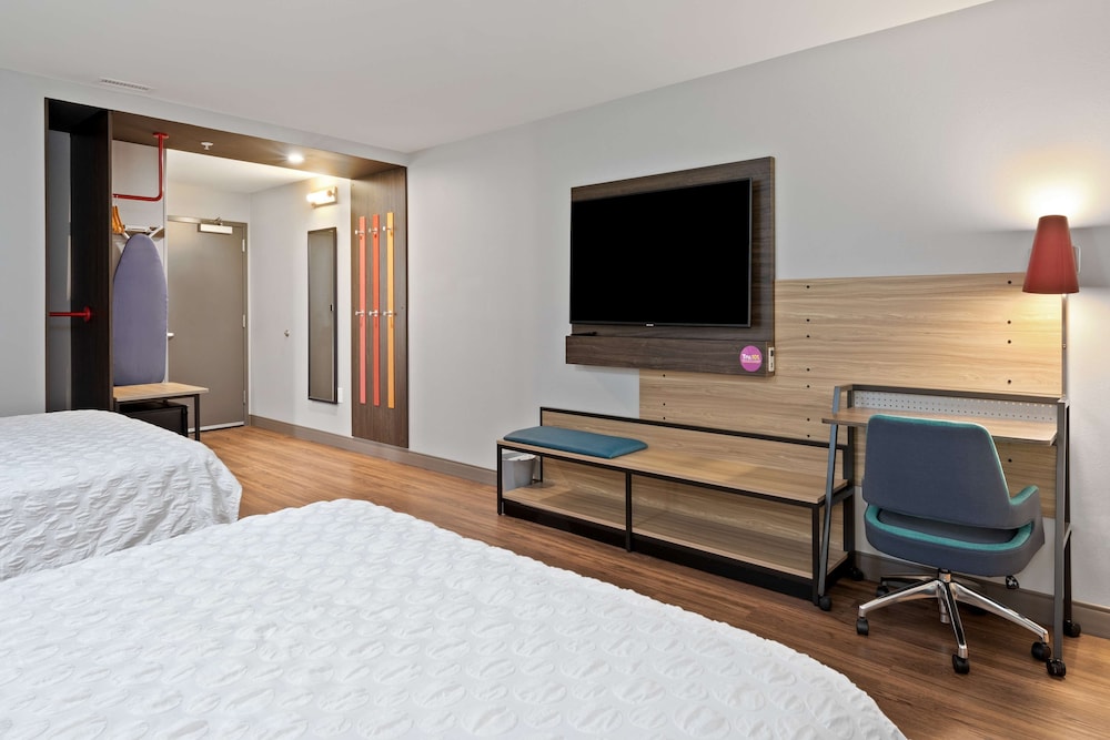 Room, 2 Queen Beds, Accessible, Bathtub - Photo 3