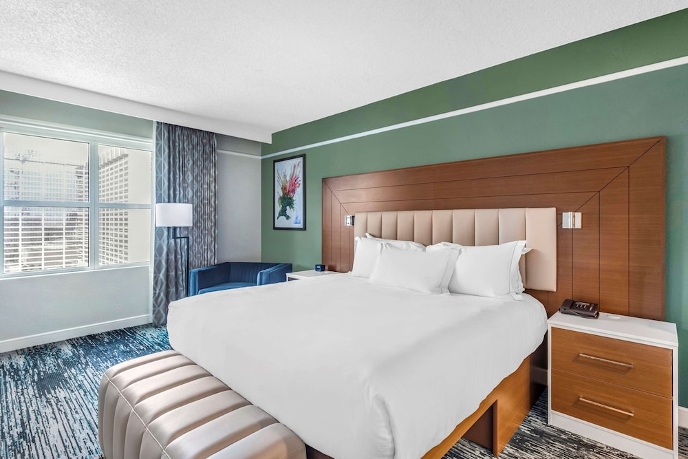 Suite, 1 King Bed with Sofa bed, Hearing Accessible, Kitchen (Hearing) - Photo 2