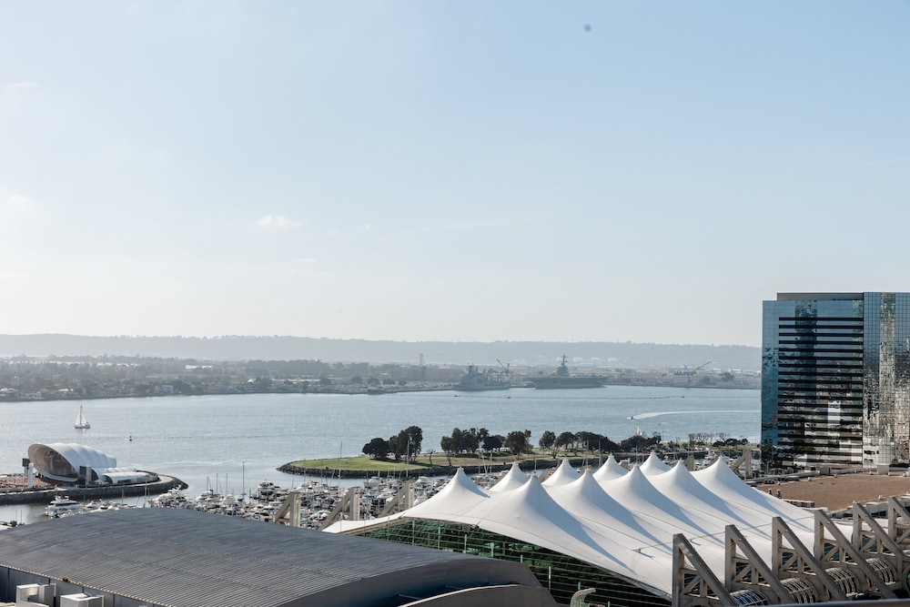 Premier Room, 2 Double Beds, Bay View (Spacious) - Photo 8