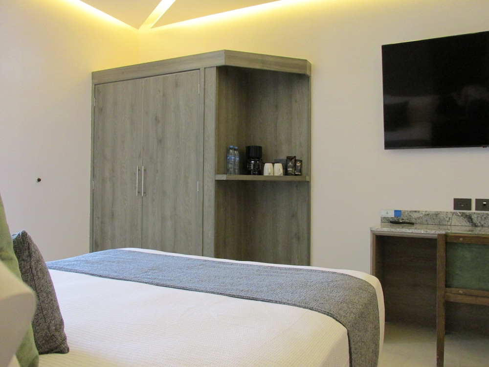 Standard Room, 2 Double Beds photo 3