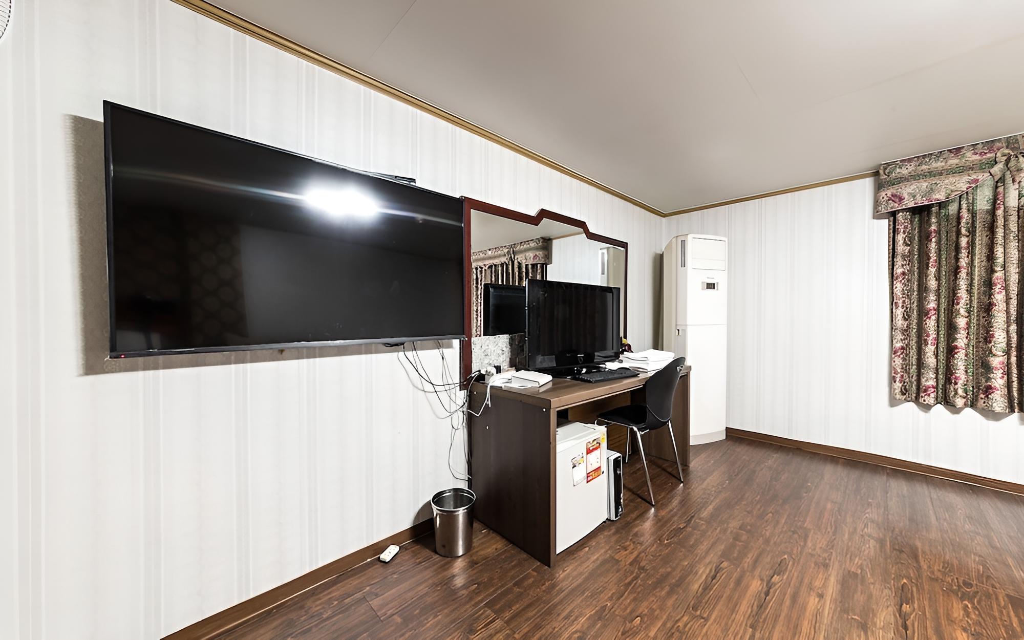 Room (Western-style room) - Photo 13