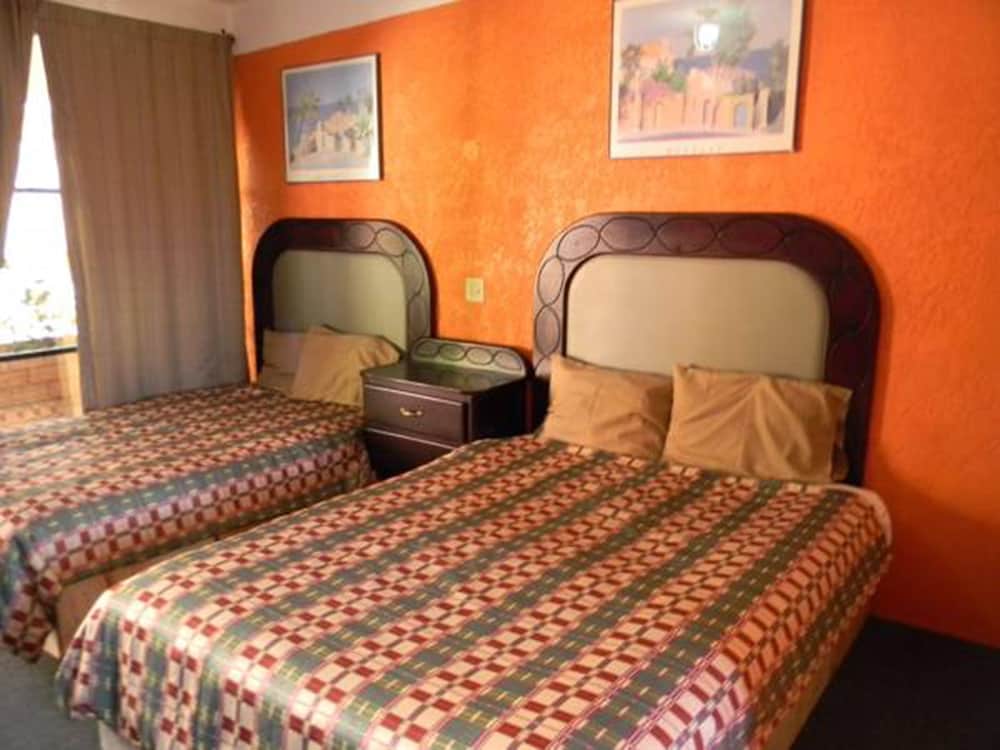 Basic Double Room, 2 Queen Beds, City View photo 1