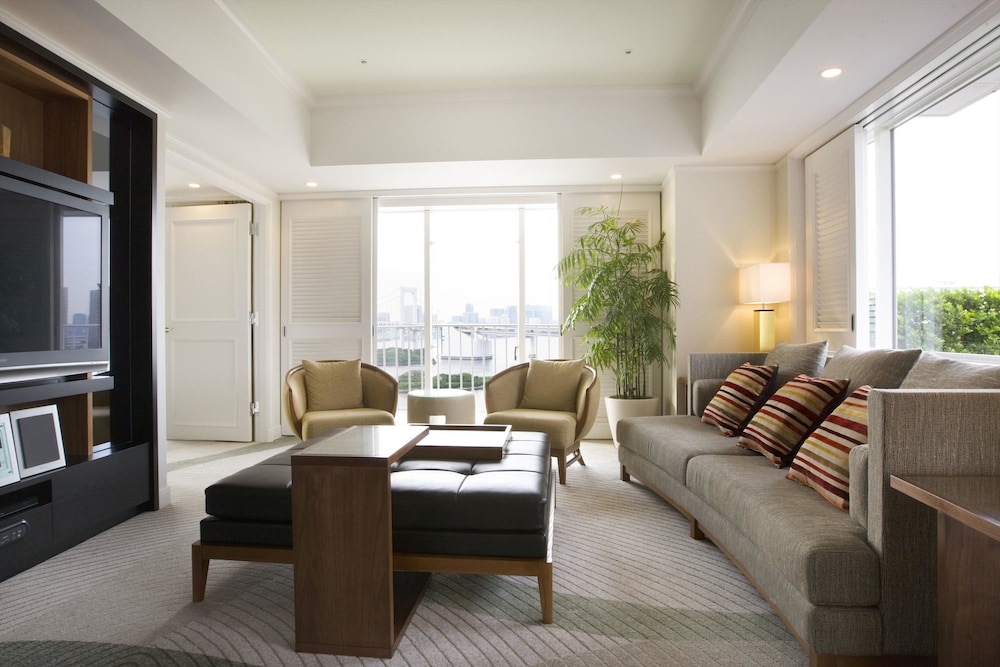 Twin Deluxe Terrace Suite – Non-Smoking – 80sqm – Terrace with Whirlpool – Reinbow bridge and Tokyo