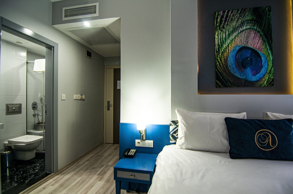 Deluxe Double Room, 1 King Bed photo 2