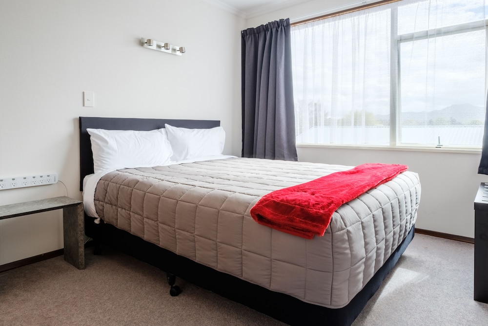 Standard Suite, Multiple Bedrooms, Non Smoking, Kitchenette (Upstairs) photo 2