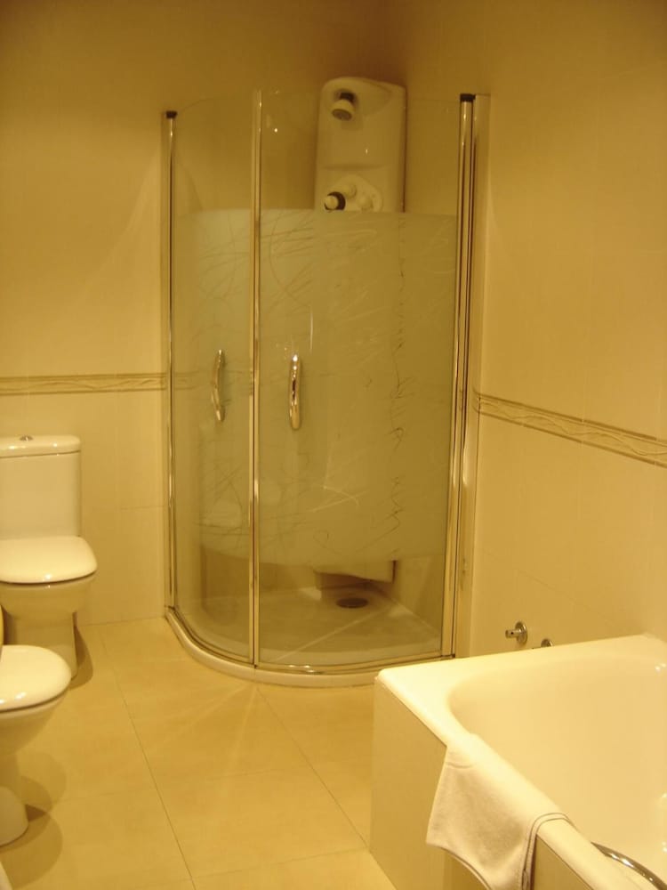 Suite - Photo 10