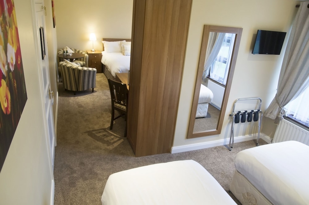 Family Room, Ensuite photo 2