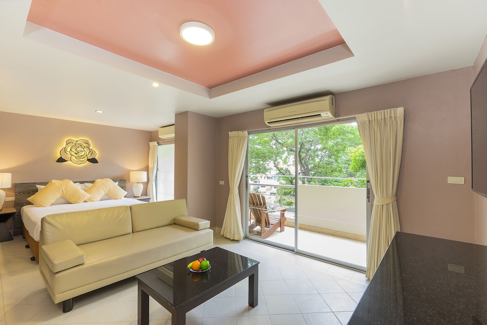 Deluxe Room - Photo 1