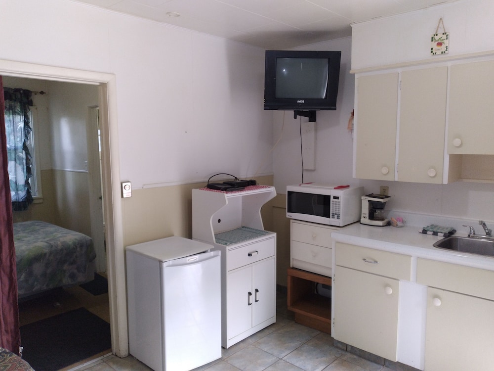 1 Bedroom Suite, 1 Double Bed w/Kitchenette (Pet Friendly)