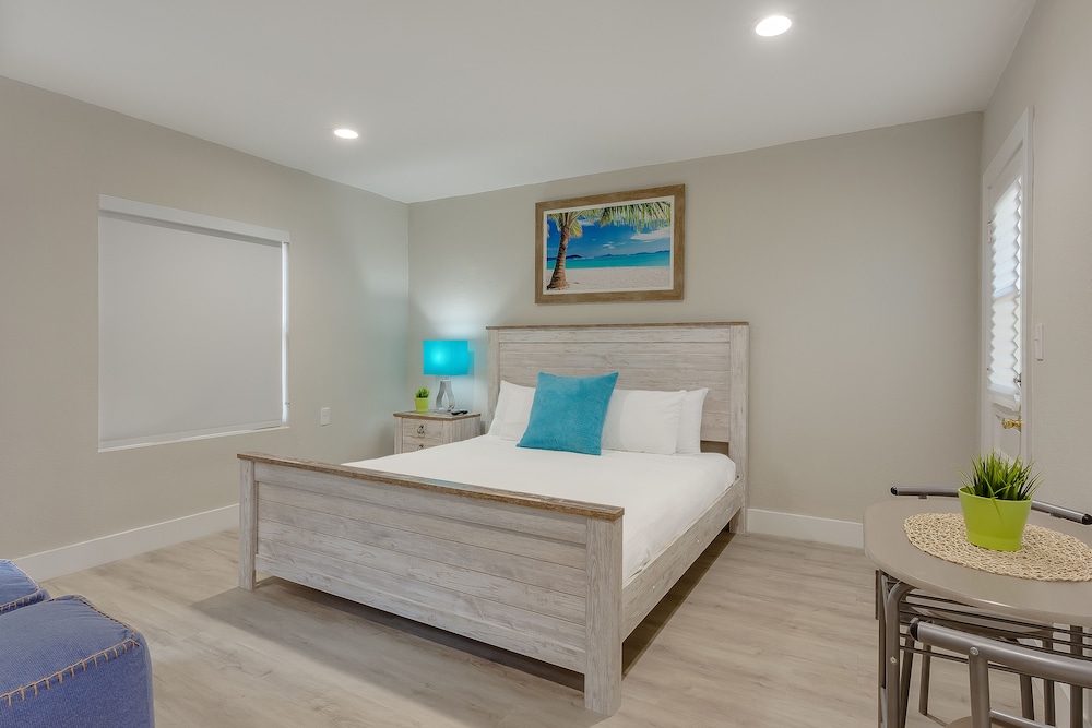 Suite, 1 King Bed, Kitchenette