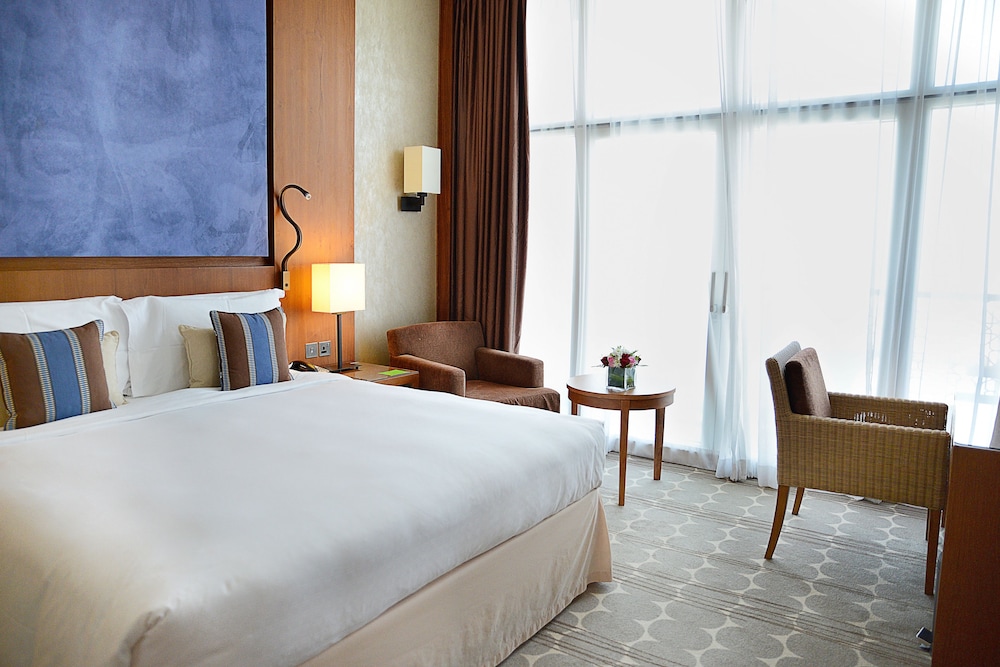 Deluxe Room, 1 King Bed, Balcony, Pool View