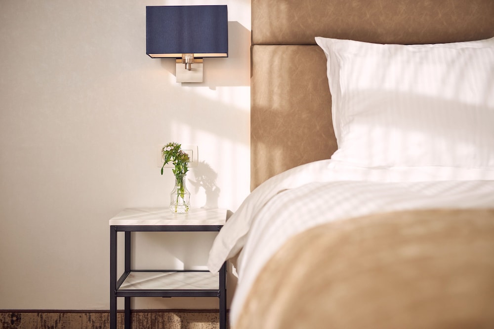 Poolview Room - Photo 4