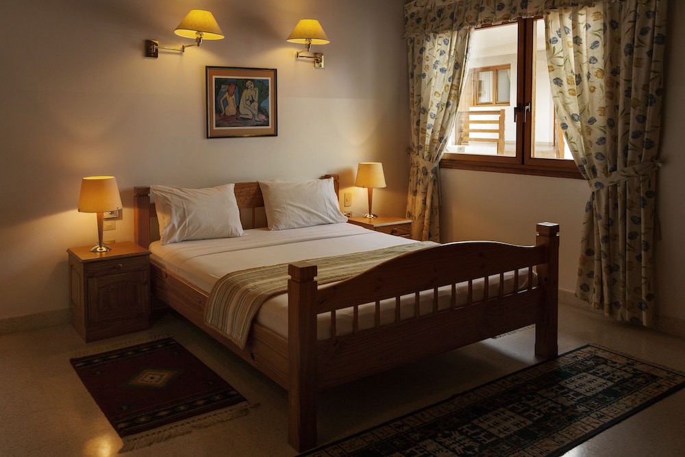Family Suite, 1 King Bed with Sofa bed, Garden View photo 1