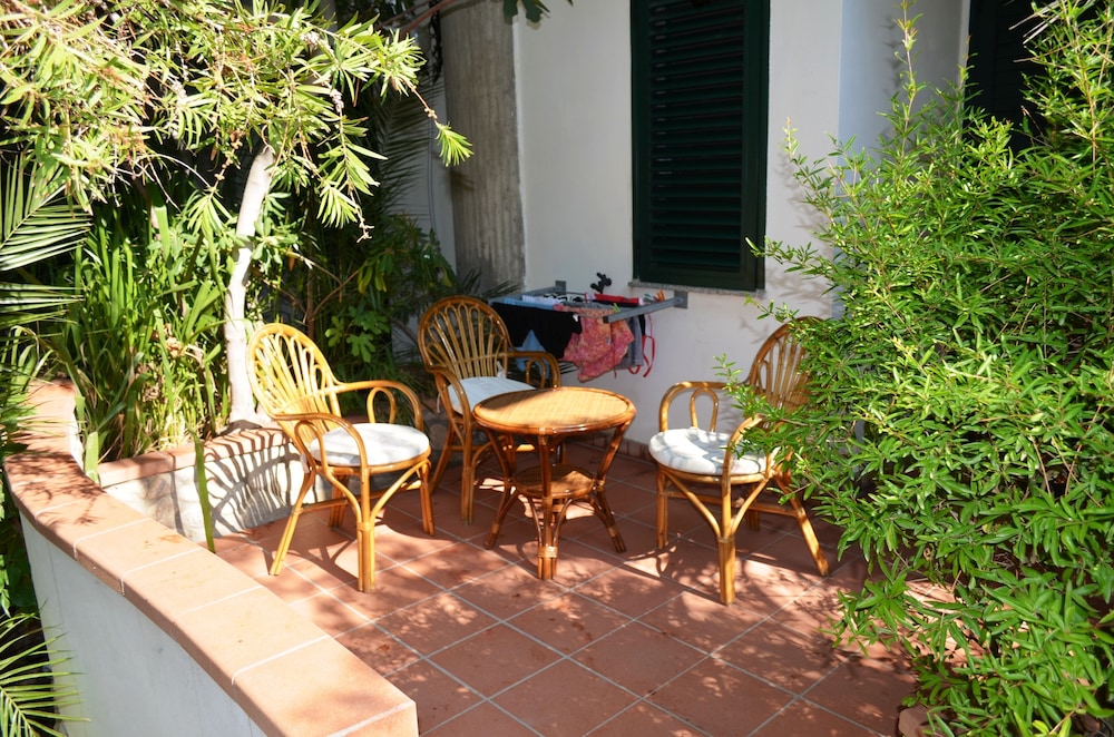 Standard Triple Room, Balcony photo 3