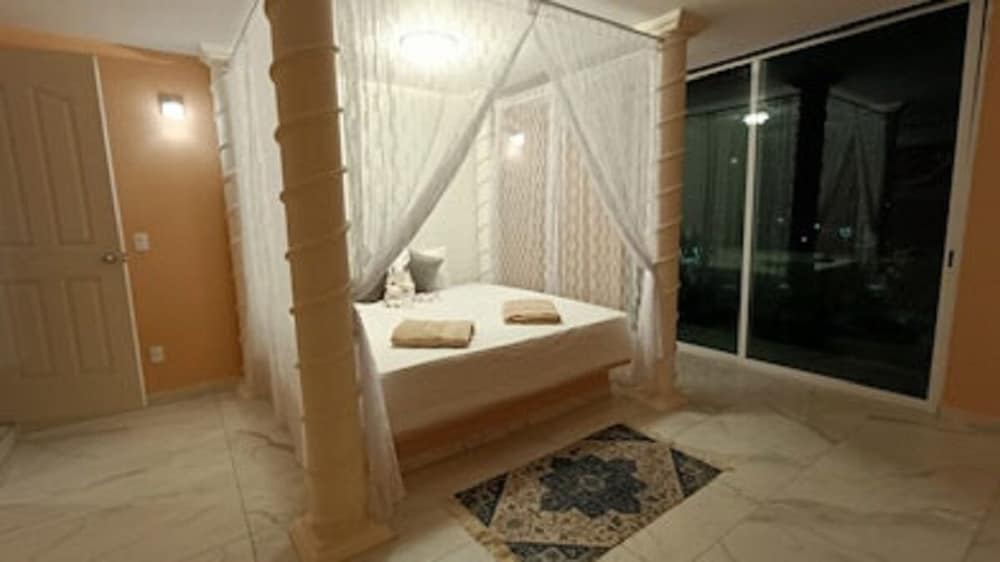 Honeymoon Room photo 3