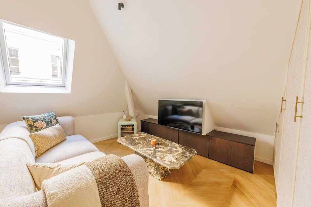 Apartment photo 2