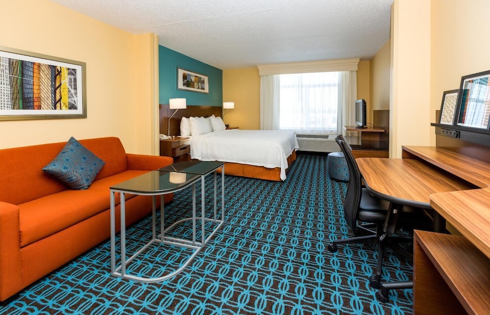 Room, 1 King Bed (Mobility Accessible, Tub) - Photo 2