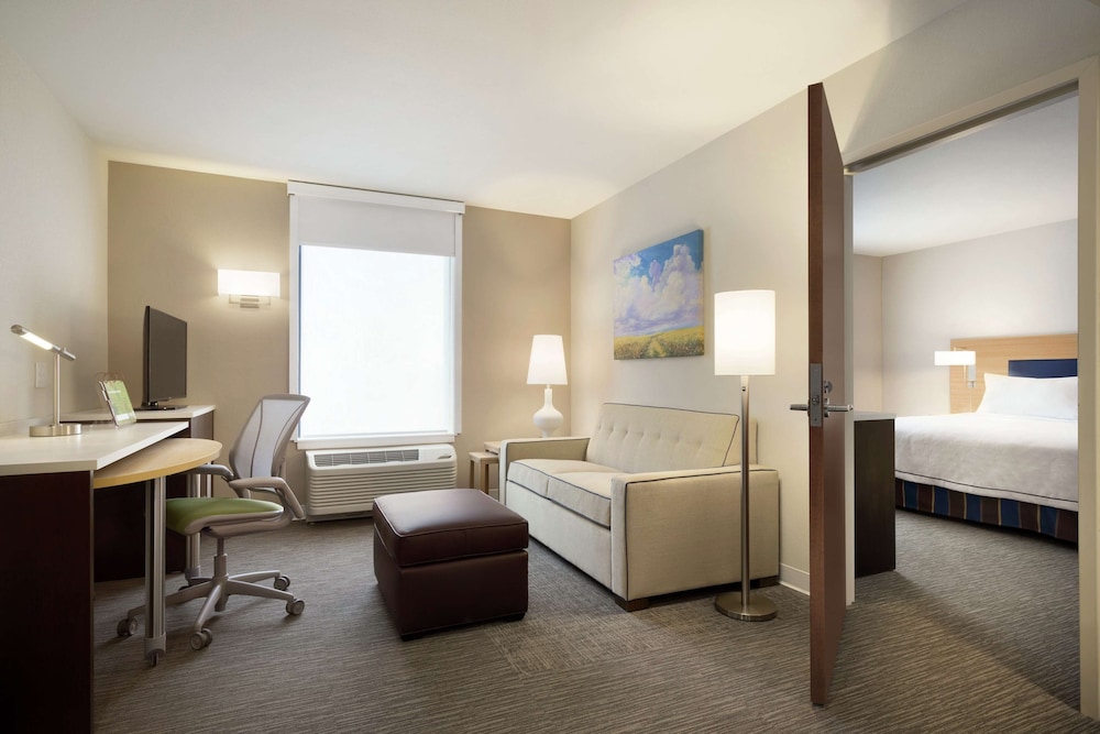Suite, 1 King Bed, Accessible, Bathtub photo 2