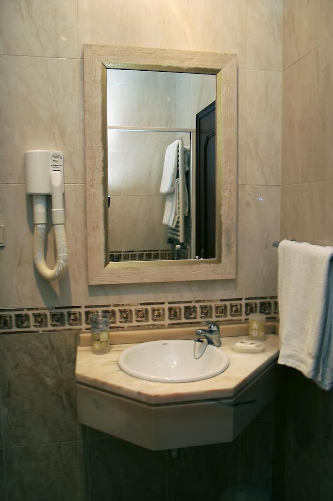Triple Room - Photo 8