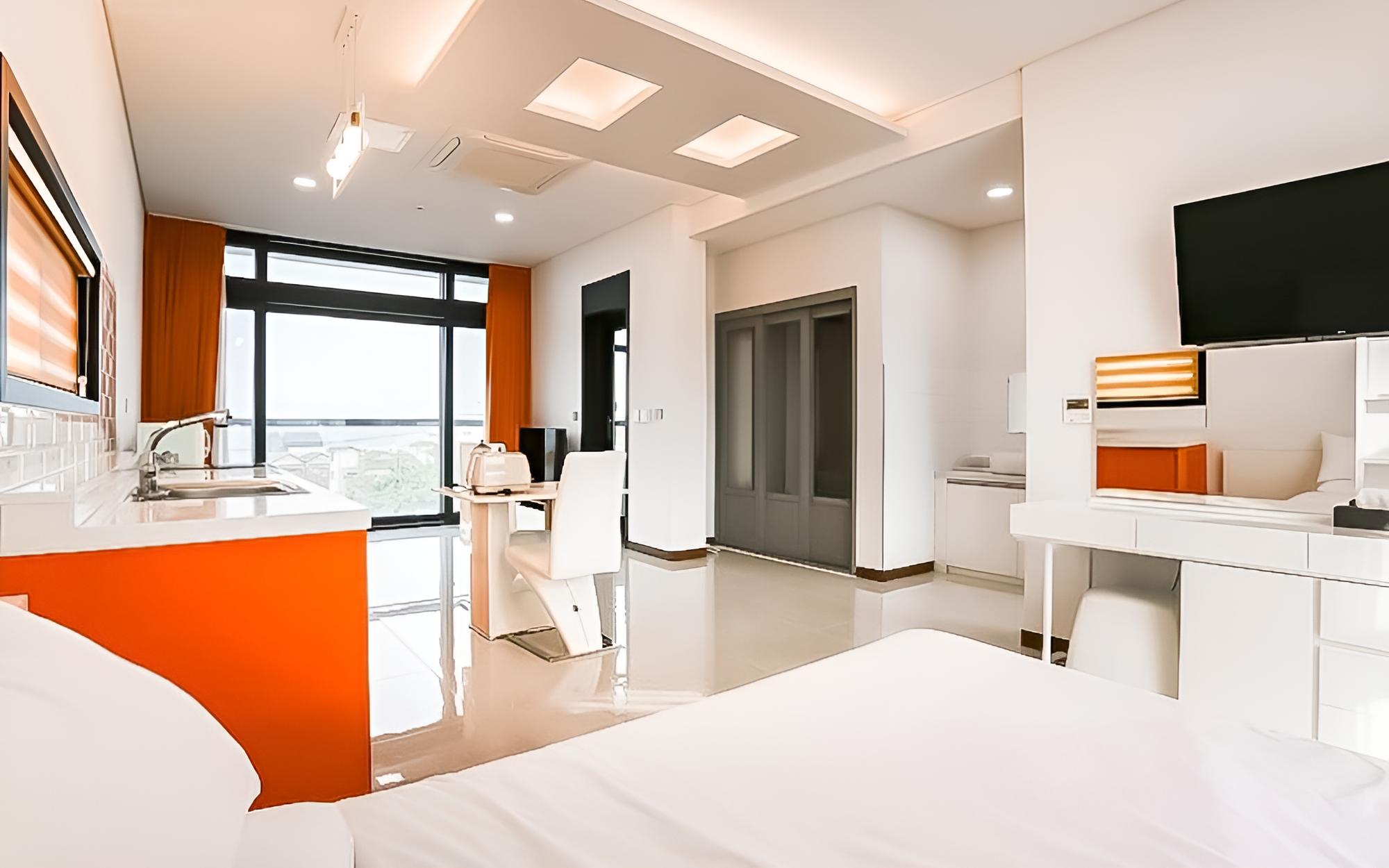 Room (Orange Room) photo 2