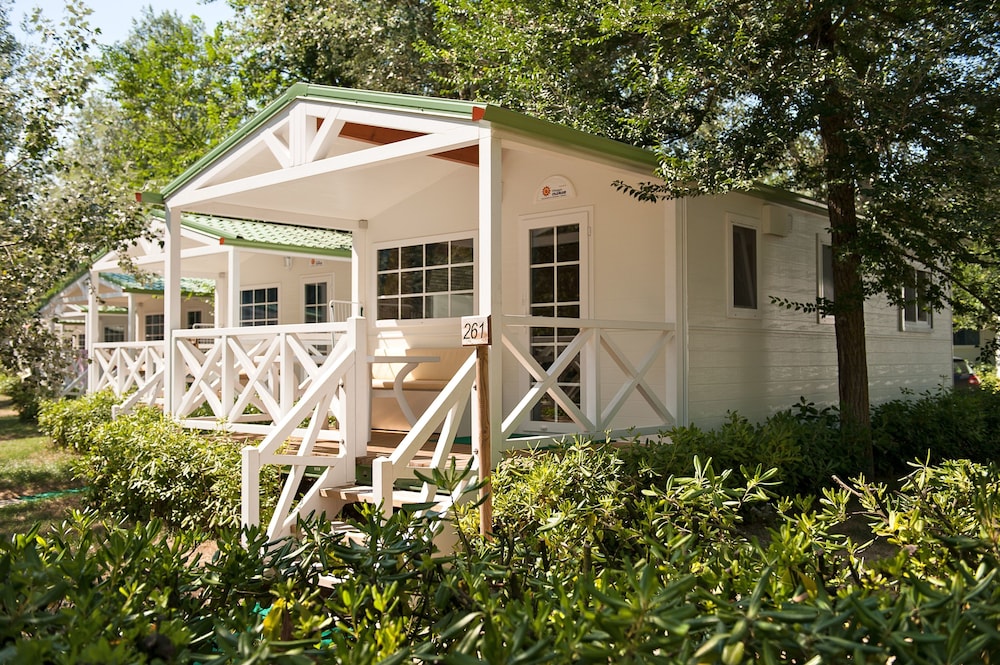 Comfort Mobile Home, 2 Bedrooms, Poolside
