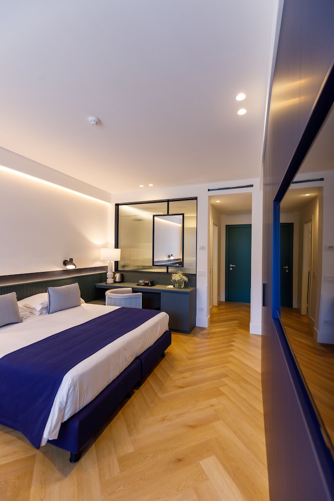Deluxe Double or Twin Room - Photo 2