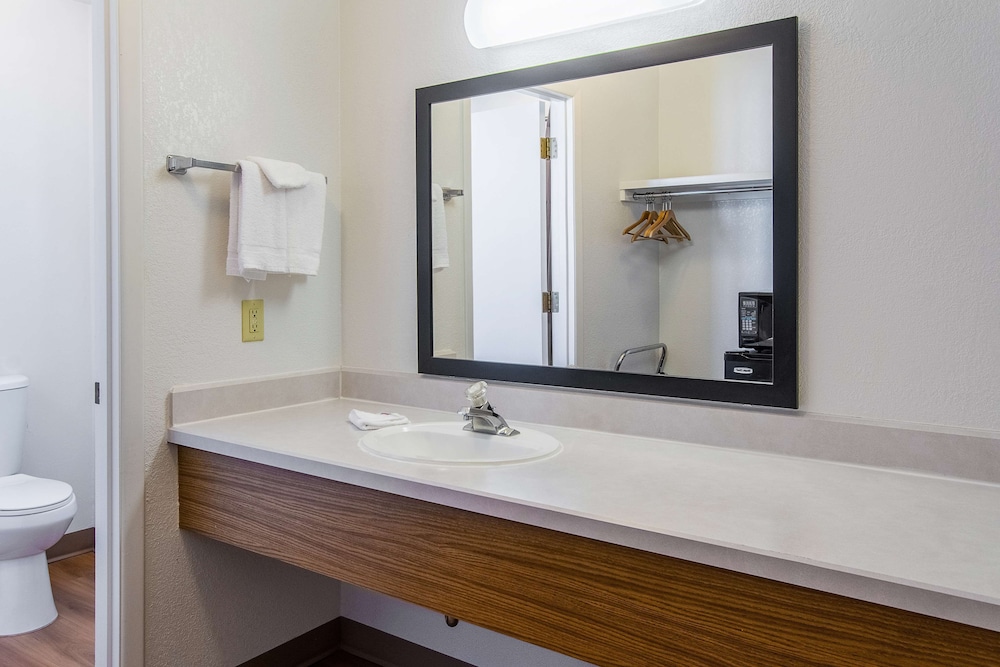 Deluxe Room, 1 Queen Bed, Non Smoking, Hot Tub