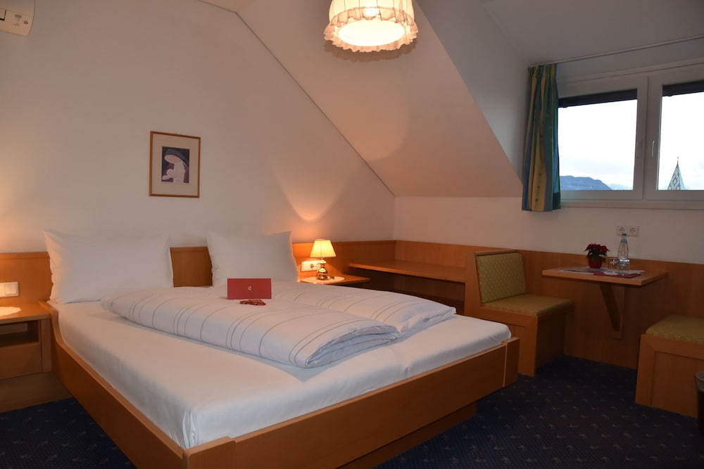 Basic Double Room, 1 Bedroom, Park View