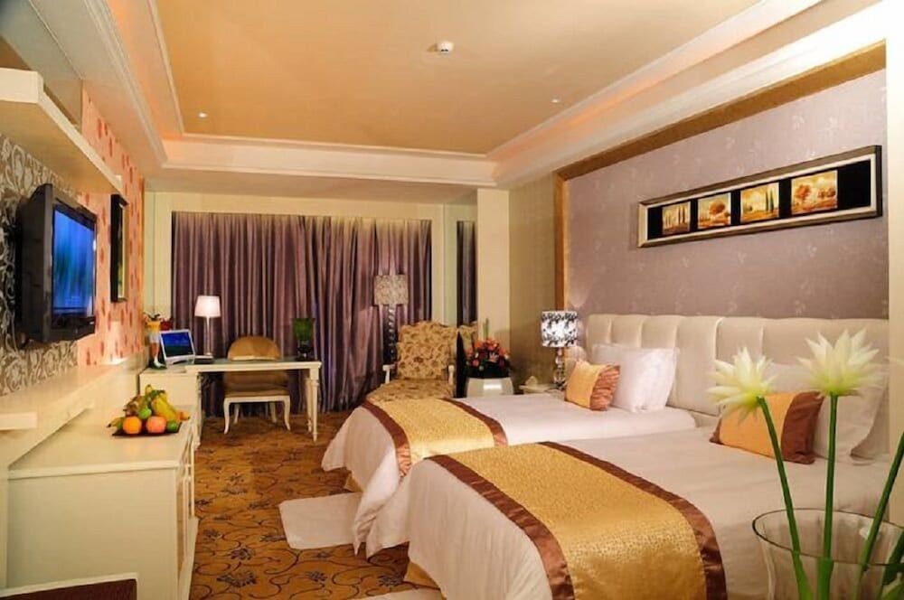 Deluxe King Room photo 2