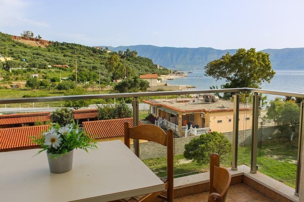 Superior Triple Room, Balcony, Partial Sea View photo 1