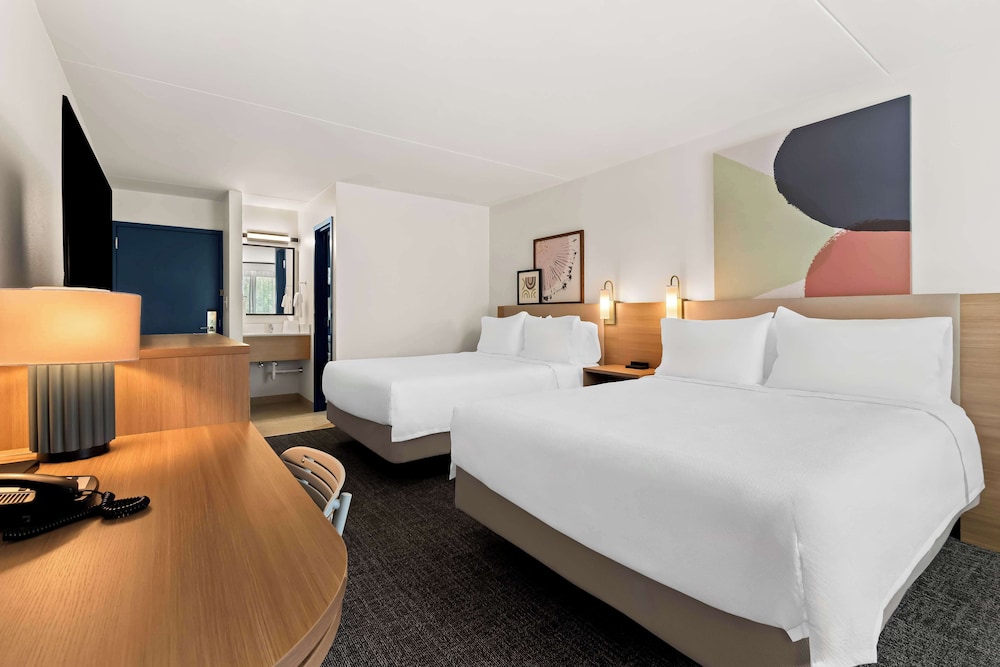 Room, 2 Queen Beds - Photo 6