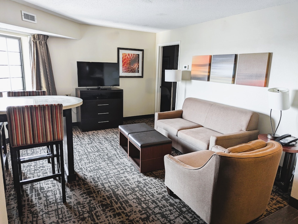Suite, 2 Bedrooms, Kitchen - Photo 10