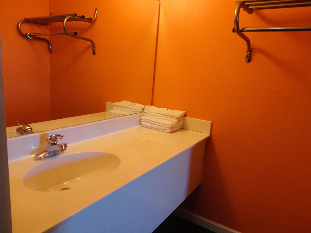 Standard Room, 2 Double Beds, Non Smoking photo 3